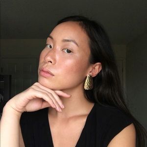 Gold Hammered Drop Earring FOREVER 21 XXI